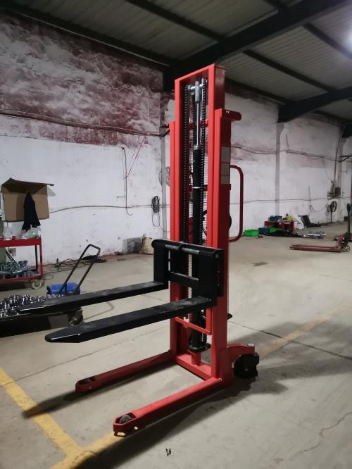 1-2 Tons Pallet Stacker