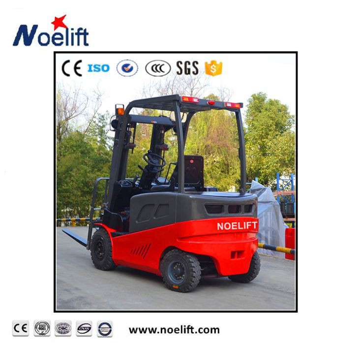 4 Wheel Electric Forklift Lifting