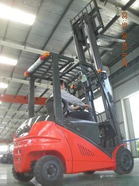 4 Wheel Electric Forklift With Side Shift