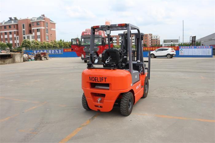 LPG Forklift With Container Lifting Mast