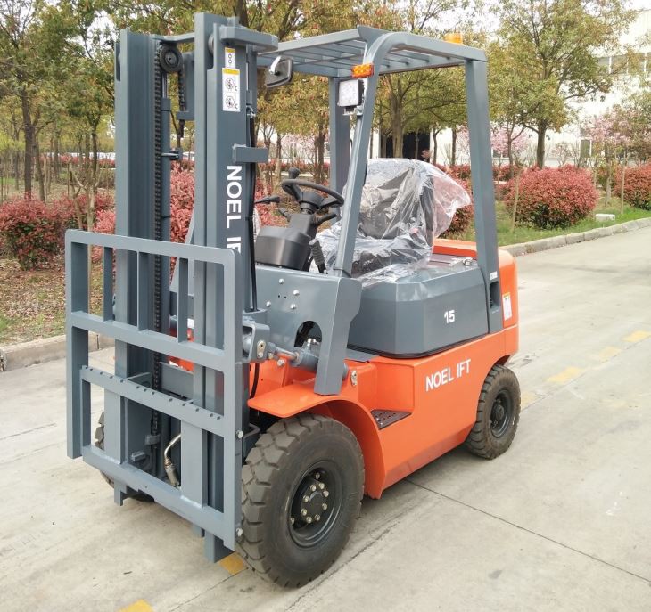 Noelift いすゞエンジンを搭載した 1500kg ディーゼル油圧フォークリフト