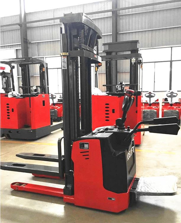 1.5トン電動パレットスタッカー