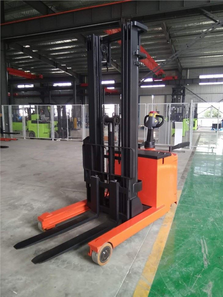 Electric Reach Stacker forklift