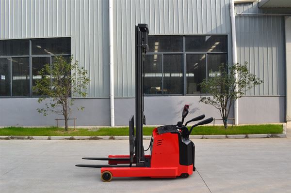 電動リーチスタッカー ハンドルタイプ 1500kg
