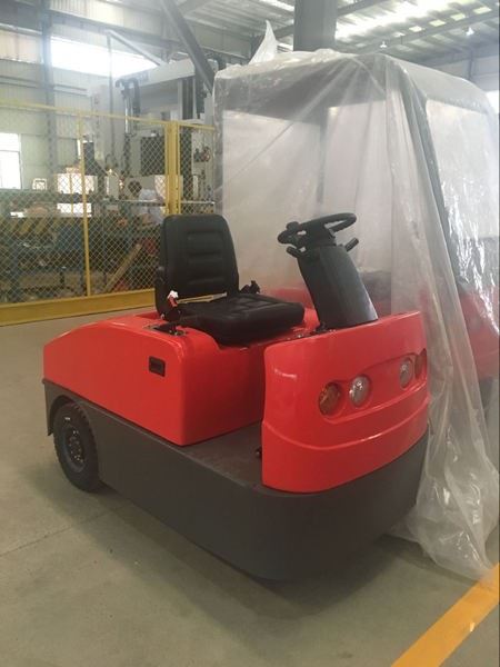 ELECTRIC TOW TRACTOR