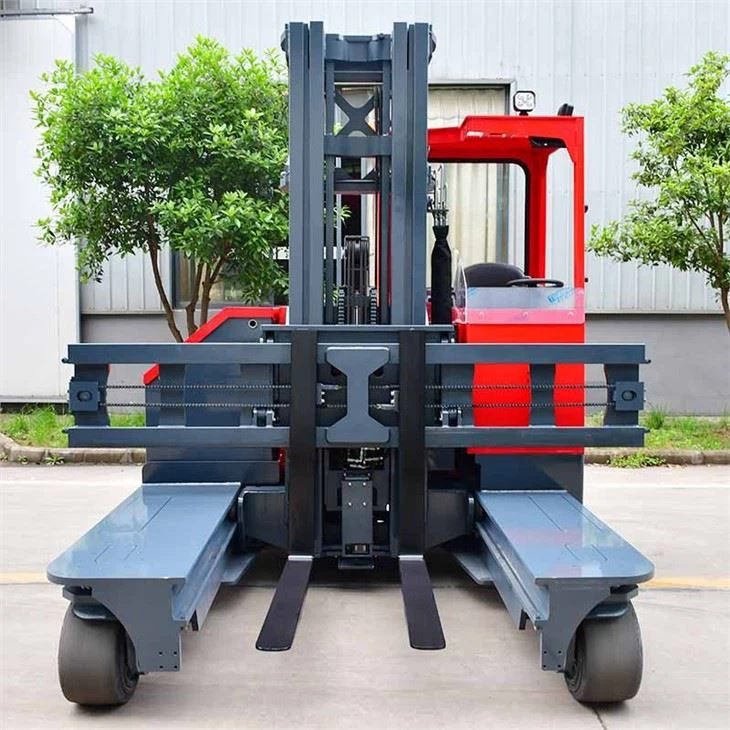 四方駆動フォークリフト 3t 8 メートルゴム車輪