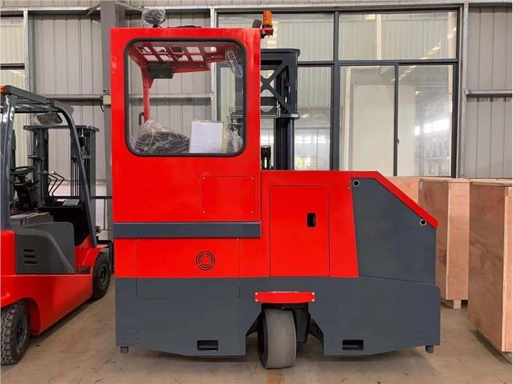 3 ton 8 meters Rubber Wheels Four-way Driving Forklifts