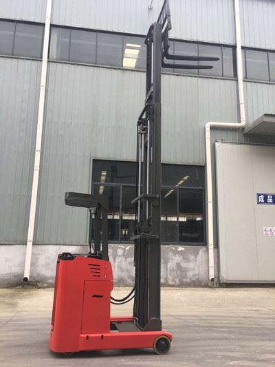 新型1.5トン電気リーチトラック 小型電気トラック